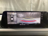 狭い場所での駐車やすれ違いなどでより的確な運転操作に役立つ360&deg;ビューモニターが装備されています。