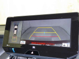 バックガイドモニターで、後方を確認しながら安心して駐車することができます。運転初心者も熟練者も必須の機能ですよ!