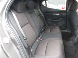 後部座席もしっかりしていますので長距離ドライブの際も疲れにくいですよ☆