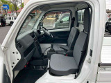 助手席も広々快適です!ぜひ1度ご来店いただきご乗車ください!