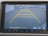 駐車時の安全確認をサポートするバックカメラも使用できます。インターナビで様々な情報を得ることもできます。