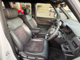 フロントシートのお写真です。 広い足元と、ゆったり座れるシートは長時間の運転でも疲れにくくなっております♪