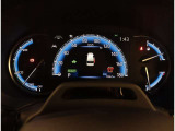 とっても見やすいメーターです。夜間時はラグジュアリーな気分にさせてくれる照明が魅力ですので、夜のドライブも楽しみになりますよ♪
