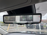 【 デジタルインナーミラー 】車両後方カメラの映像をミラーに映すことが出来ます! そのため、後席に人や荷物があって後方が見えづらい場合でもしっかり視界を確保することが出来ます!//
