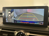 【パノラミックビュー&バックビュー】駐車時の安全確認をする為に車両上方からの映像と後方カメラからのを同時に表示しバックガイドも付いているのでバックの苦手な方でも安心して運転出来ますよ。