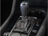 【シフトレバー】シフトもとても操作しやすいデザインになっております。運転する人の事を第一に考えた操作性の高い仕様です。