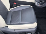 運転席・大きなシワやへたりなど無く綺麗な状態です。