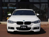 精悍なフロントフェイスが魅力のBMW 320i Mスポーツ!存在感のある一台です。