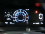 とても見やすいメーターです。夜間時はラグジュアリーな気分にさせてくれる照明が魅力ですので、夜のドライブも楽しみになりますよ♪
