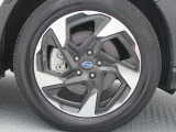 純正18インチアルミホイール。 タイヤサイズは225/55R18
