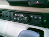 オートエアコン装備!ワンタッチで快適温度に!