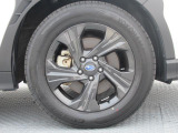 純正18インチアルミホイール。 タイヤサイズは225/60R17