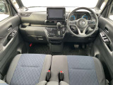 前席内装の全体像です。是非実車をご覧にお越し頂き実際にお座りください。