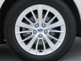 純正16インチアルミホイール。 タイヤサイズは205/55R16。