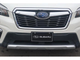 フロントグリルはスバル専用のデザインでお洒落です。