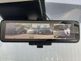 [スマートルームミラー]車両後方をミラーに映し出すため、悪天候の時でも視界は良好♪