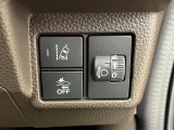 ホンダセンシング装着車となっております。衝突軽減ブレーキ、誤発進抑制機能、歩行者事故低減ステアリング、路外逸脱抑制機能、アダプティブクルーズコントロール、車線維持支援システム他、安全運転を幅広く支援。