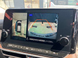 空から車を見たような「アラウンドビューモニター」!車の周りが一目で確認できるので、小さなお子様や障害物があっても安心して乗ることができます♪