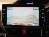 バック時の運転をサポートするバックガイドモニター付