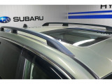 四季を通じてのレジャーや長距離ドライブなどに役立つルーフレールを装備。