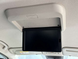 後席用モニターが付いているので渋滞でも後部座席の人を飽きさせません。