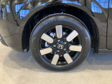 アルミホイール付!鉄ホイールと違って軽いので燃費にも影響してきます。ガソリンの高騰に少しは貢献します!デザインもさり気なく、スタイリッシュな感じとなっています。