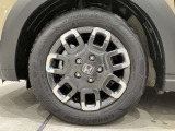 アルミホイール付!鉄ホイールと違って軽いので燃費にも影響してきます。ガソリンの高騰に少しは貢献します!デザインもさり気なく、スタイリッシュな感じとなっています。