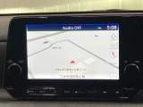 【メーカーナビ】9インチの大画面モニターを搭載し、Apple CarPlayへのワイヤレス接続やAndroid Autoにも対応。