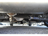 車両後方からの下回りです。マフラー防錆塗装や下回り防錆施工等も可能でございます