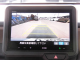 リバース時にはリアカメラにより後方の確認も可能です。「ノーマル・ワイド・トップダウンビュー」の3つから状況に合わせて切り替え可能です。