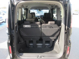 広い荷室で沢山の荷物が乗ります!更にシートアレンジを行うことでもっと大きな荷物も載せる事ができます。
