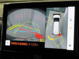 パノラミックビューモニター付きです。車両を上から見たような映像をディスプレイオーディオ画面に表示。運転席からの目視だけでは見にくい、車両周辺の状況をリアルタイムでしっかり確認できます。