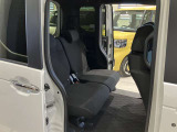 後部座席も大きく乗り降りしやすく、長時間の運転でも快適に過ごすことができます!