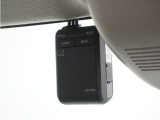 ◆ドライブレコーダー◆映像・音声などを記録する自動車用の装置です。 もしもの事故の際の記録はもちろん、旅行の際の思い出としてドライブの映像を楽しむことができます。