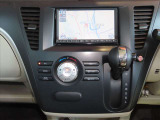 四季を通じて車内を快適に保つオートエアコンを装備しています。