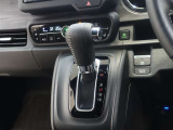 ストレート式のシフトレバーを採用しております♪シンプルなので、誰でも使いやすいですネ☆