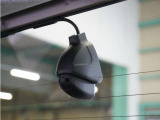 この車にはリアにもドライブレコーダーを装備しております◆映像・音声などを記録する自動車用の装置です。 もしもの事故の際の記録はもちろん、旅行の際の思い出としてドライブの映像を楽しむことができます。