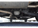 車両後方からの下回りです。マフラー防錆塗装や下回り防錆施工等も可能でございます。