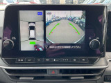 【アラウンドビューモニター】周囲を見渡せる映像で、スムースな駐車をサポートします