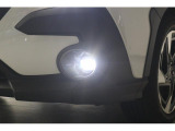 霧の中で前走車や障害物を見つけやすくするフォグランプ!