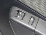 パワーウィンドウを装備しております!助手席ウィンドウの閉め忘れも運転席で解決できます♪