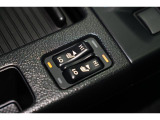 運転席と助手席それぞれにシートヒーターも装備。気候や、お客様の体調に合わせて段階を調整できます。