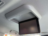 後席用モニターが付いているので、渋滞でも後部座席の方を飽きさせません♪