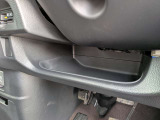 運転席周辺の収納も充実したドライバーズロアポケット。細かな使い勝手にも配慮されています。