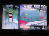 アラウンドビューモニターが駐車をアシスト☆4つの高解像度カメラで車の周囲を撮影。ミニバン、SUVなどの死角の駐停車も驚く程楽です!バックカメラは、車庫入れの時は勿論、後方の安全確認もできて安心です♪