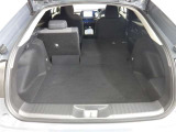 開口部の広いラゲージスペースは、ゴルフバックなどの荷物もラクラク積み込めます。