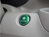 ◆ECONスイッチ(ECONモード)◆エンジンやエアコンといった、クルマ全体の動きを燃費優先で自動制御するECONモード。空調など快適性を優先したいときは、スイッチを押してOFFにできます。