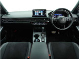 ◆視界広々で非常に運転しやすくロングドライブでも疲れを感じさせないすっきりとまとまったインパネ周りです。