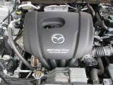 「SKYACTIV-G(ガソリン)」は、規格外の高圧縮を実現し、世界のエンジン技術者に驚きを与えました。さらに、それを維持したままノッキングの発生を抑え、熱効率を向上、走りにも寄与したエンジンです。