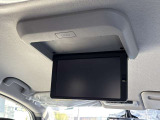 後席用モニターが付いているので渋滞でも後部座席の人を飽きさせません。